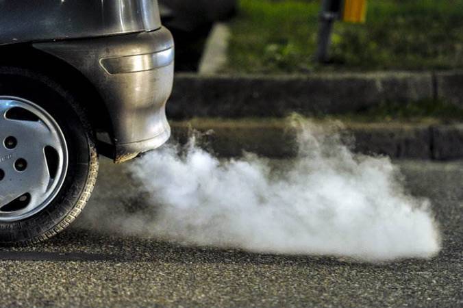 Senadores vão debarer substituição dos carros movidos a combustíveis fósseis